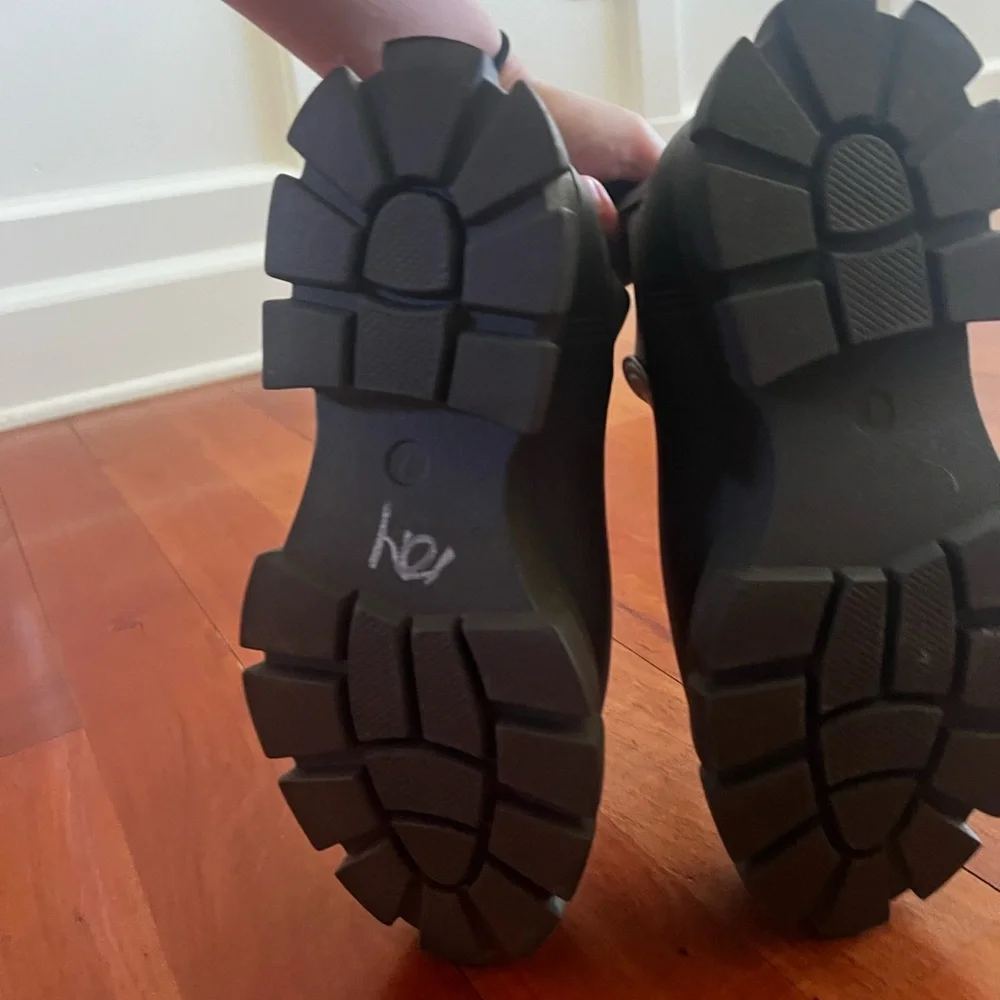 JEFFREY CAMPBELL Lugged Chelsea Rain Boots -
Size 7 - Picture 7 of 8